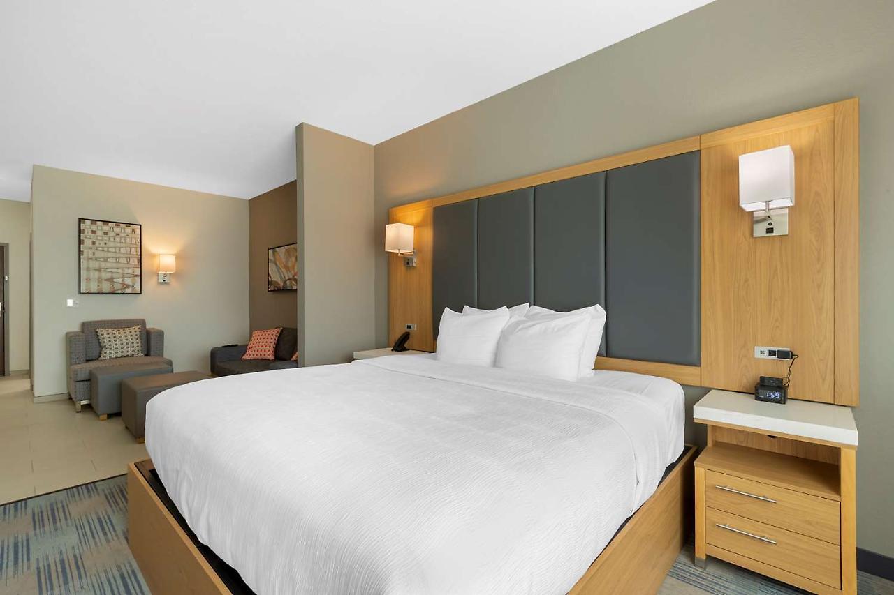 La Quinta Inn & Suites By Wyndham Coralville Iowa City 外观 照片